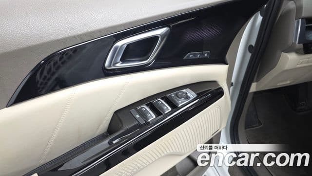 Kia Carnival 2021 — Şəkil 19/31