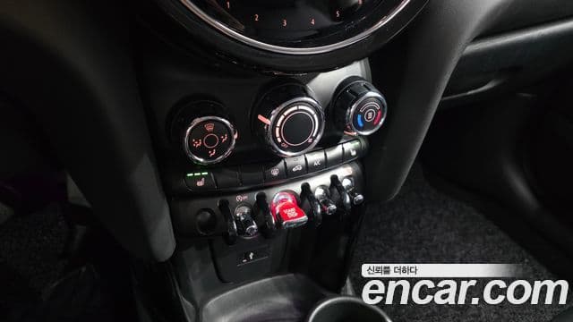 Mini Cooper 2022 — ფოტო 17/20