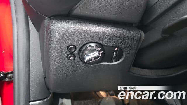 Mini Cooper 2022 — ფოტო 18/20