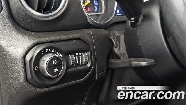 Jeep Wrangler 2019 — Photo 30/33