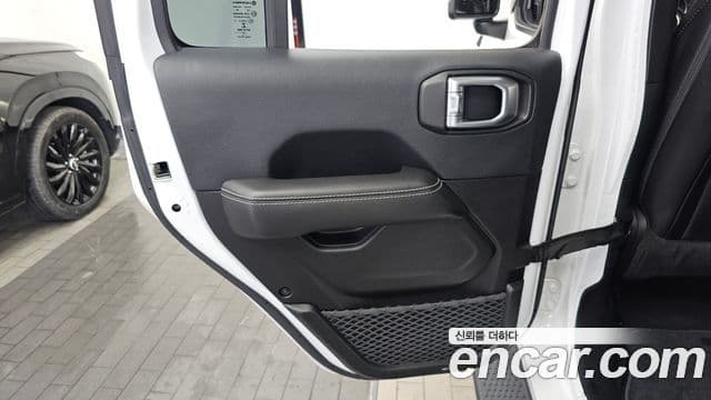 Jeep Wrangler 2019 — Photo 21/33