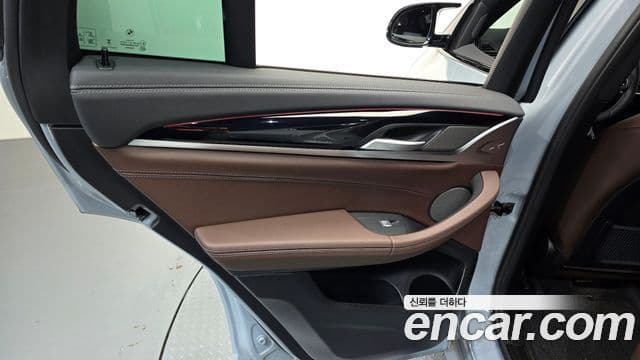 BMW X4 2025 — Photo 24/33