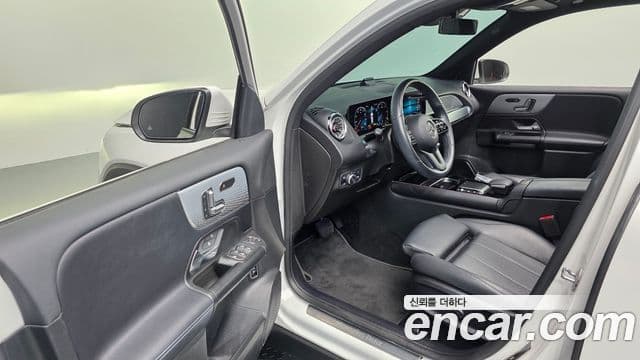 Mercedes-Benz GLB-Class 2021 — Şəkil 10/20