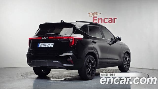 Kia Seltos 2023 — ფოტო 2/20