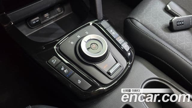 Kia Seltos 2023 — ფოტო 9/20