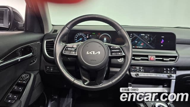 Kia Seltos 2023 — ფოტო 13/20