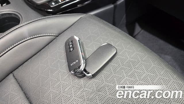 Kia Seltos 2023 — ფოტო 15/20
