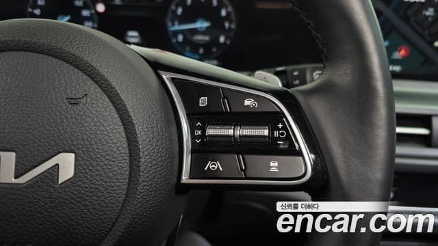 Kia Seltos 2023 — ფოტო 17/20