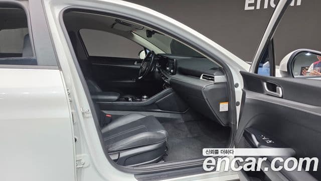 Kia K5 2021 — Şəkil 10/20