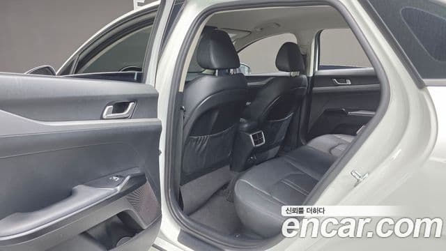 Kia K5 2021 — Şəkil 18/20