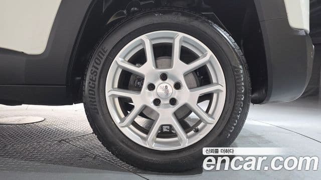 Jeep Renegade 2021 — Photo 20/30