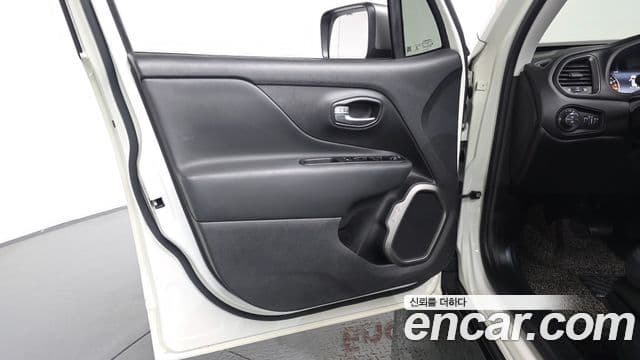 Jeep Renegade 2021 — Photo 11/30