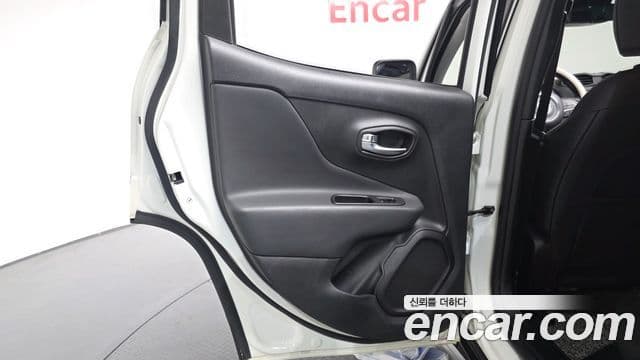 Jeep Renegade 2021 — Photo 14/30