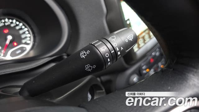 Jeep Renegade 2021 — Photo 28/30
