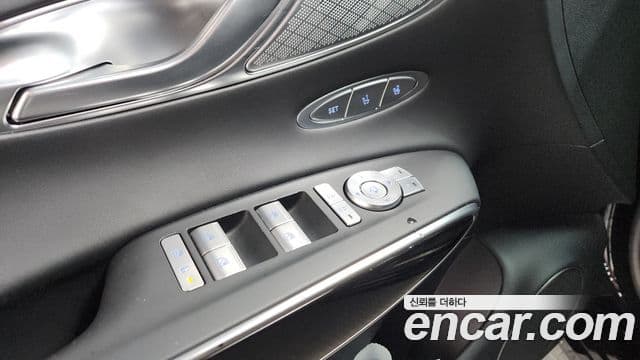 Genesis GV70 2021 — ფოტო 28/35