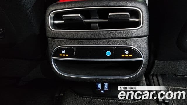 Genesis GV70 2021 — ფოტო 33/35