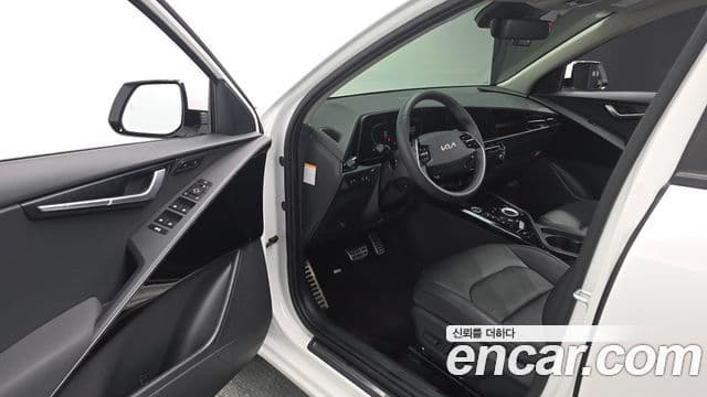 Kia Niro 2022 — ფოტო 10/20