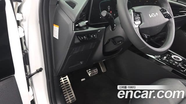 Kia Niro 2022 — ფოტო 13/20