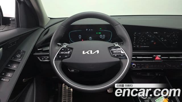 Kia Niro 2022 — ფოტო 14/20