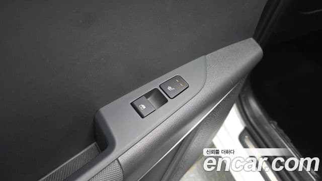 Kia Niro 2022 — ფოტო 18/20