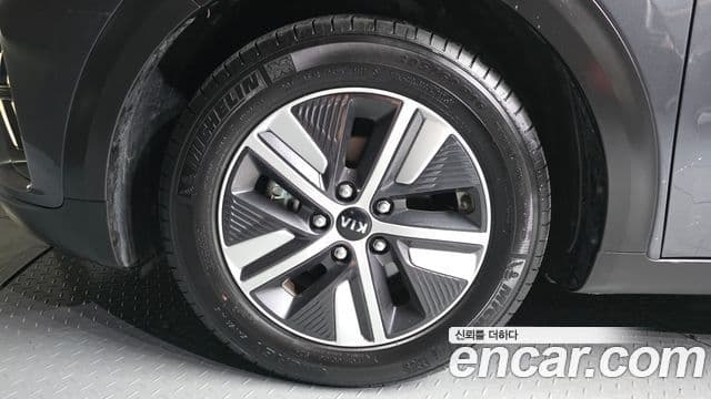 Kia Niro 2021 — ფოტო 5/20