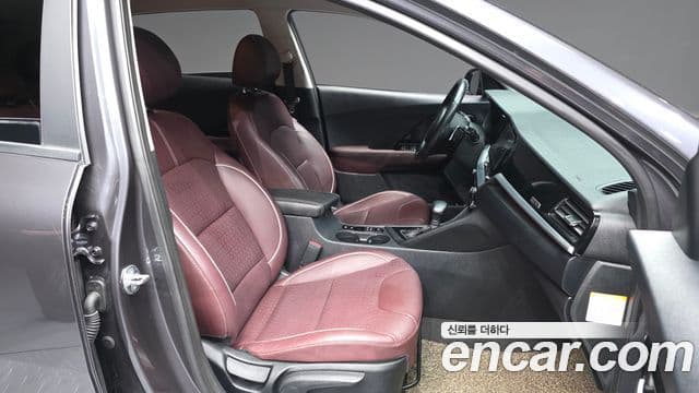 Kia Niro 2021 — ფოტო 11/20