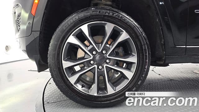 Jeep Grand Cherokee 2022 — ფოტო 5/20