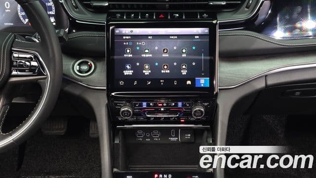 Jeep Grand Cherokee 2022 — ფოტო 15/20