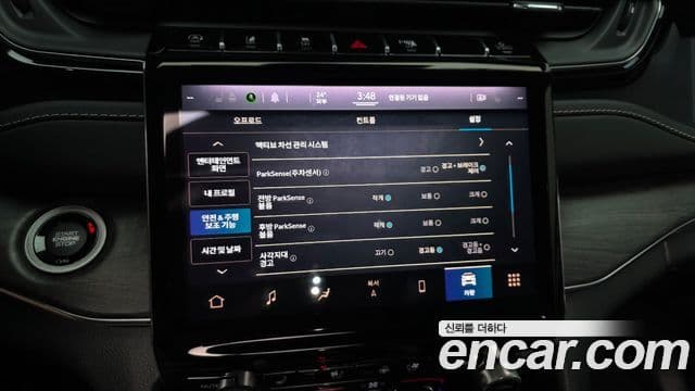 Jeep Grand Cherokee 2022 — ფოტო 17/20
