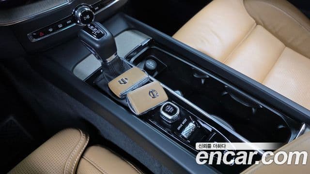 Volvo XC60 2019 — Şəkil 9/20