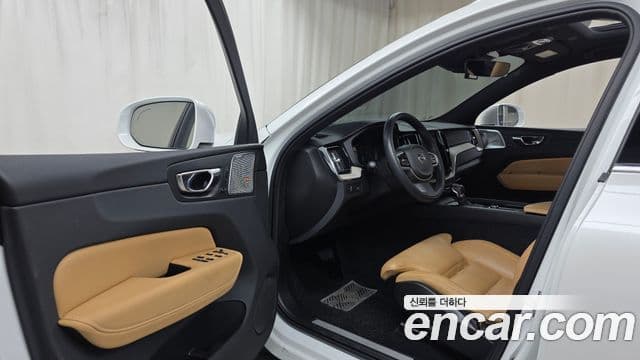 Volvo XC60 2019 — Şəkil 10/20