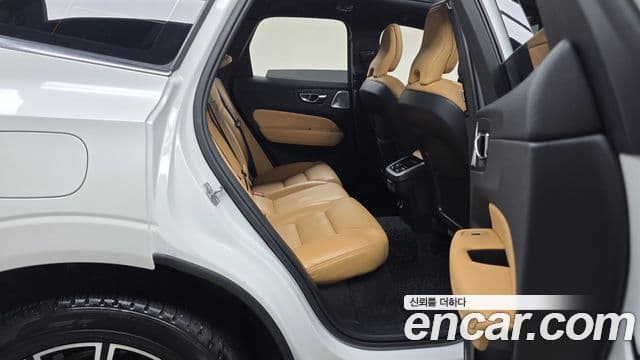 Volvo XC60 2019 — Şəkil 11/20