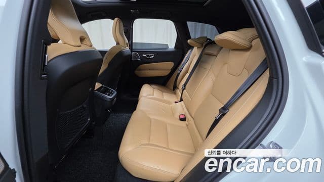 Volvo XC60 2019 — Şəkil 12/20