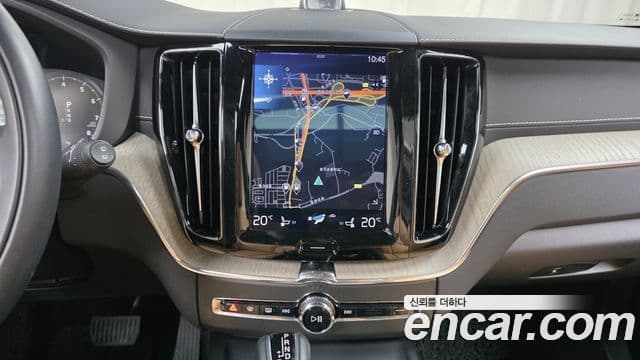 Volvo XC60 2019 — Şəkil 14/20