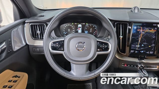 Volvo XC60 2019 — Şəkil 15/20
