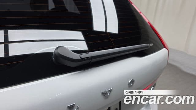 Volvo XC60 2019 — Şəkil 19/20