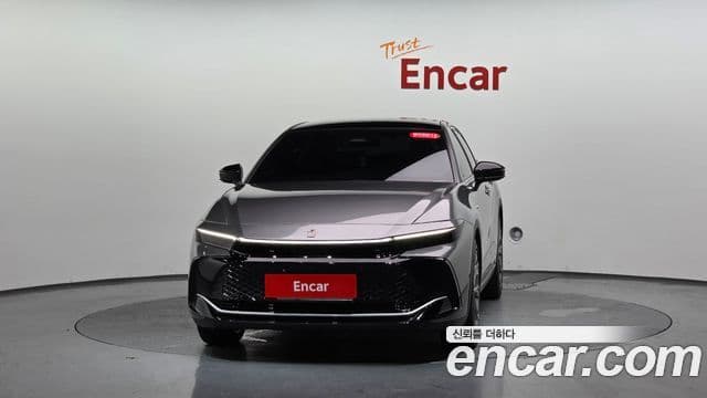 Toyota Crown Crossover 2025 — Şəkil 28/33