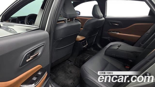 Toyota Crown Crossover 2025 — Şəkil 30/33