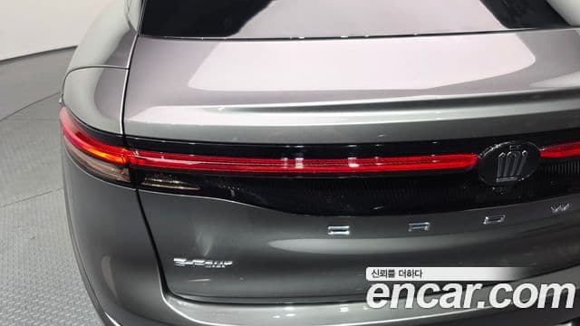 Toyota Crown Crossover 2025 — Şəkil 31/33