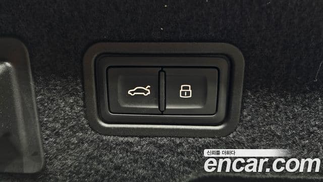 Audi A8 2020 — ფოტო 17/20