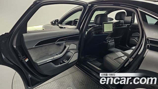 Audi A8 2020 — ფოტო 19/20
