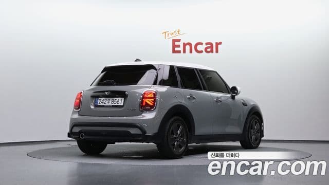 Mini Cooper 2022 — Photo 1/31