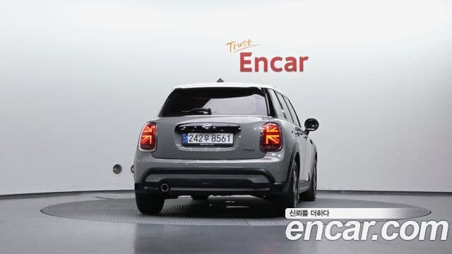 Mini Cooper 2022 — Photo 7/31