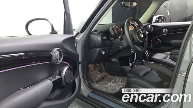Mini Cooper 2022 — Photo 28/31