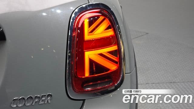 Mini Cooper 2022 — Photo 27/31