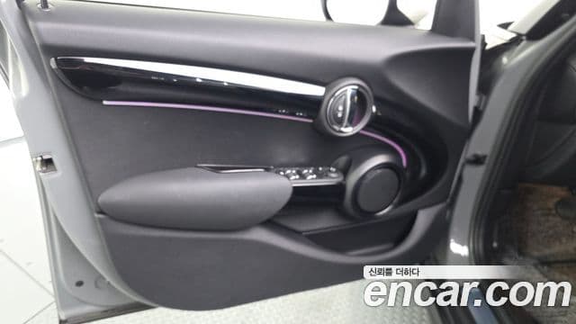 Mini Cooper 2022 — Photo 22/31