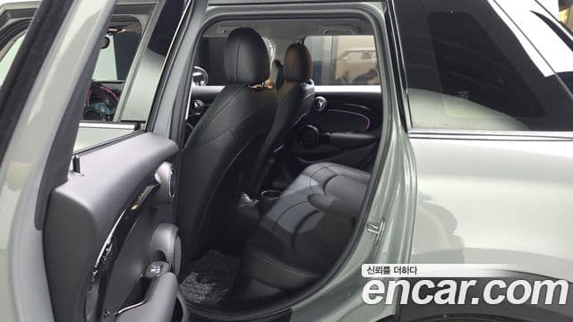 Mini Cooper 2022 — Photo 25/31
