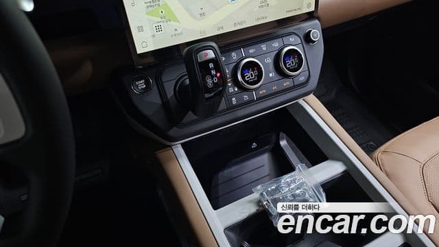 Land Rover Defender 2026 — ფოტო 13/20