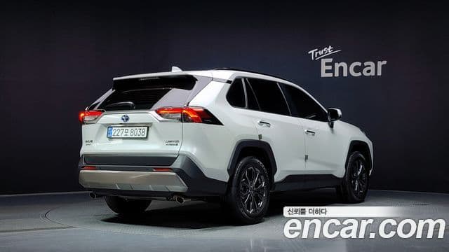 Toyota RAV4 2024 — Şəkil 1/20