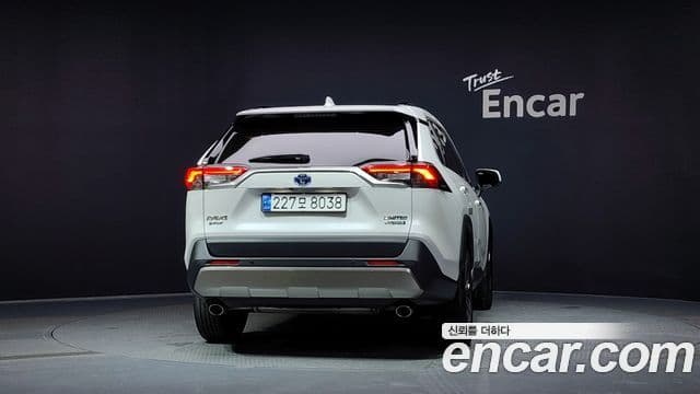 Toyota RAV4 2024 — Şəkil 3/20